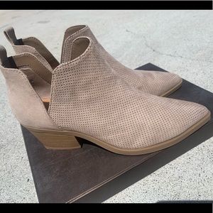Womens Sylvie Ankle Booties